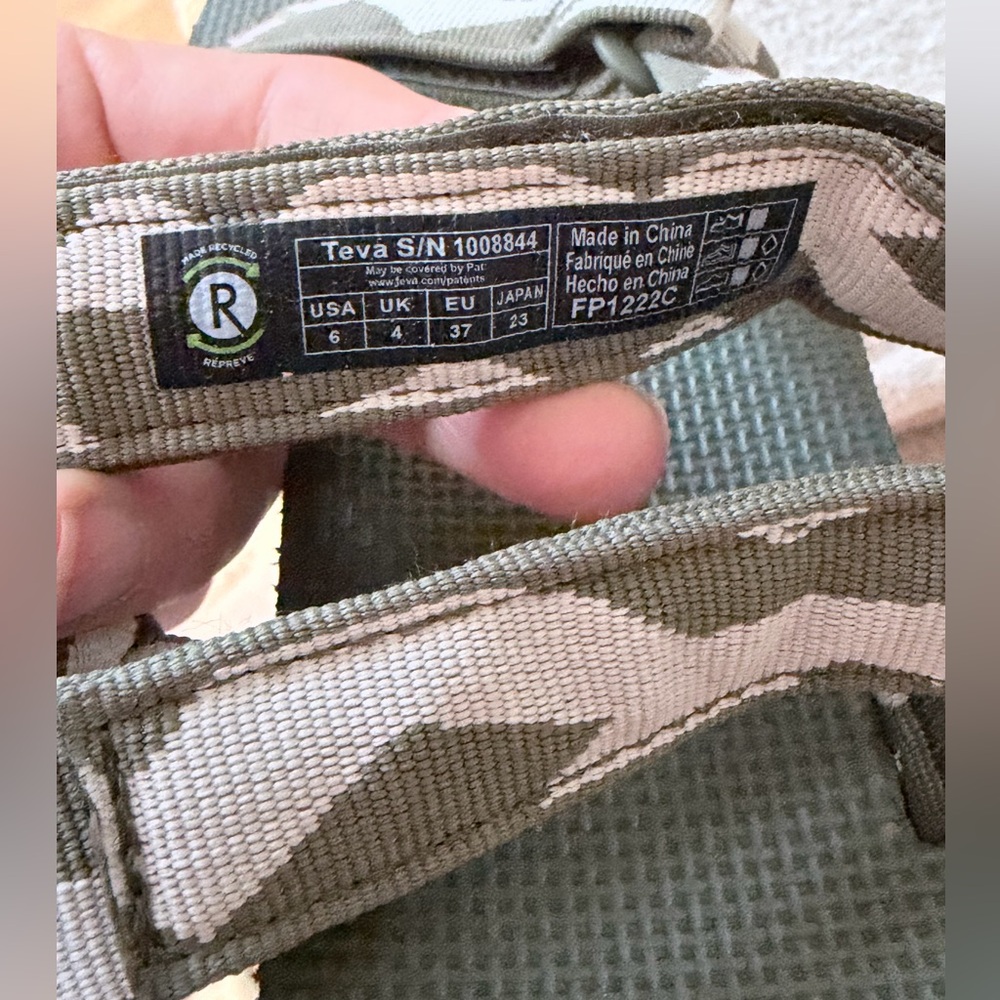 NEW w/ BOX!! Teva Women's Flatform Universal Sandal Olive Platform size 6 - Picture 4 of 5